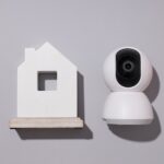 Hus med övervakningskamera