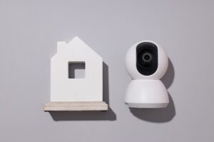 Hus med övervakningskamera